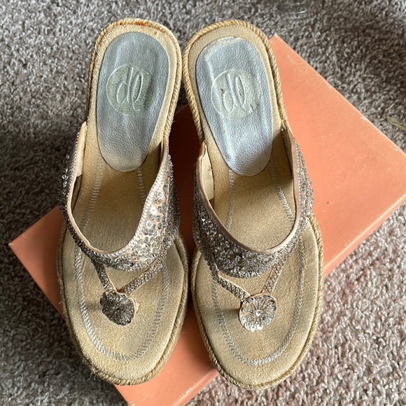 donna lawrence adorable sequined heels. Size 6 - Picture 2 of 6